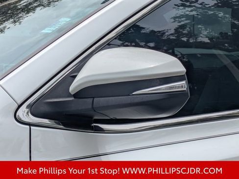 Used 2017 Toyota Highlander XLE FWD image 12