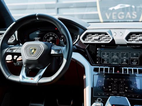 Used 2023 Lamborghini Urus S AWD/4WD image 54