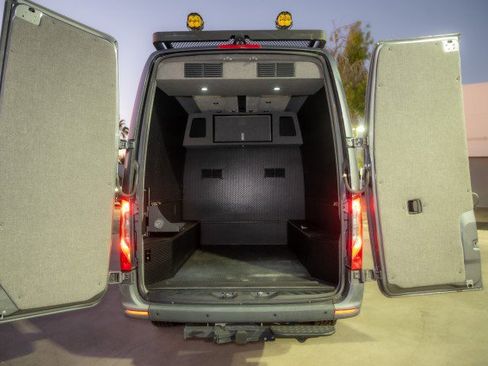 Used 2021 Mercedes-Benz Sprinter 2500 image 10