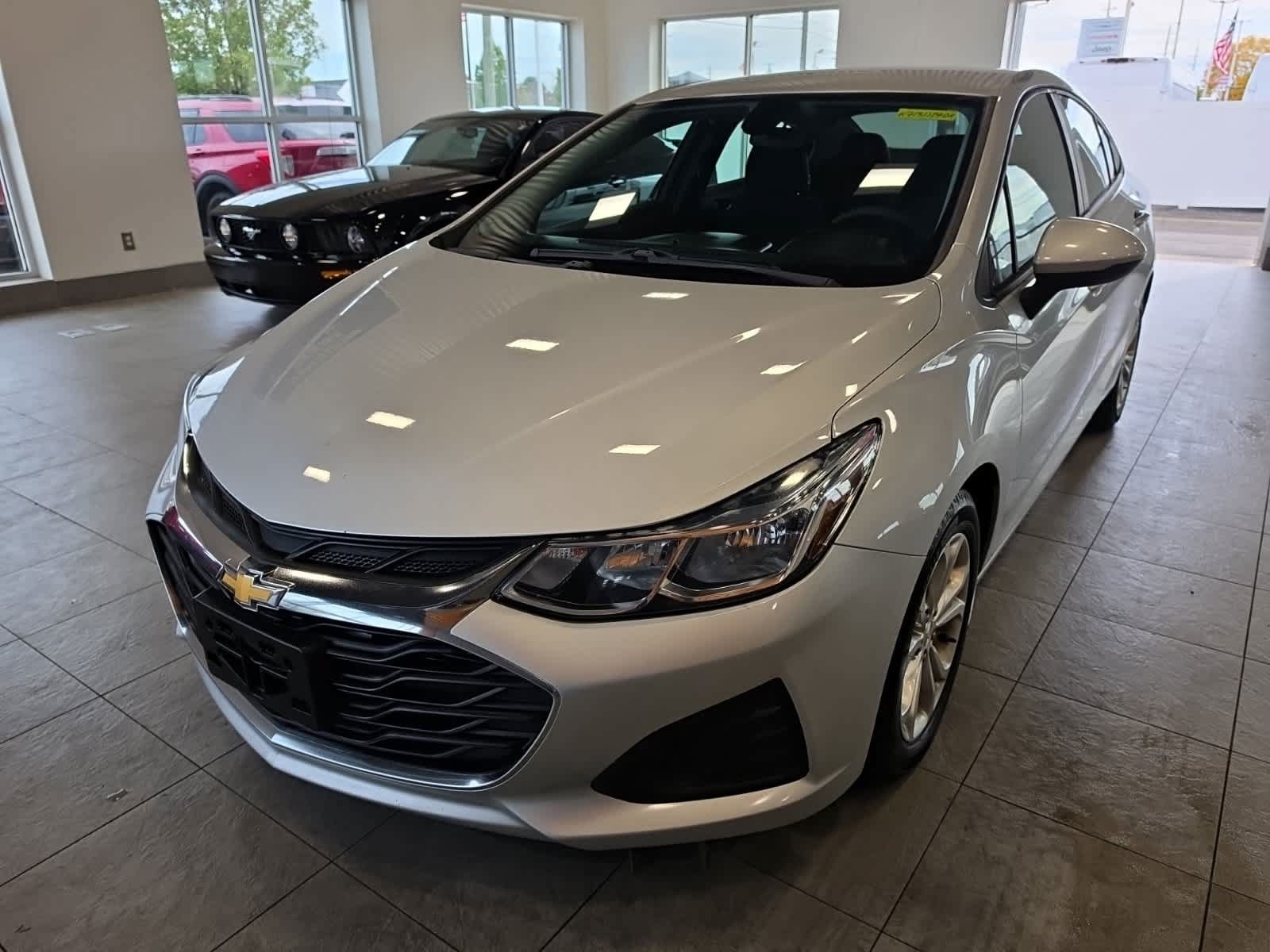 Used 2019 Chevrolet Cruze LS w/ LS Convenience Package FWD image 1