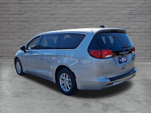 Used 2023 Chrysler Voyager LX FWD image 8