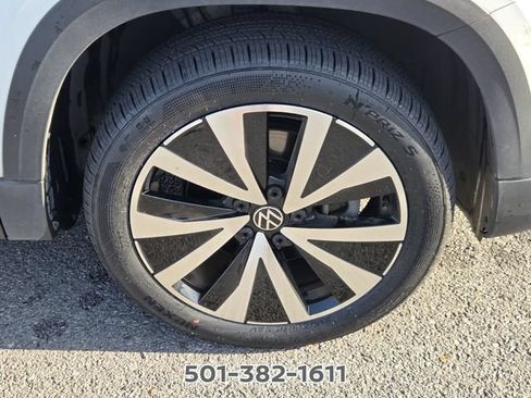Used 2023 Volkswagen Taos SE FWD image 18