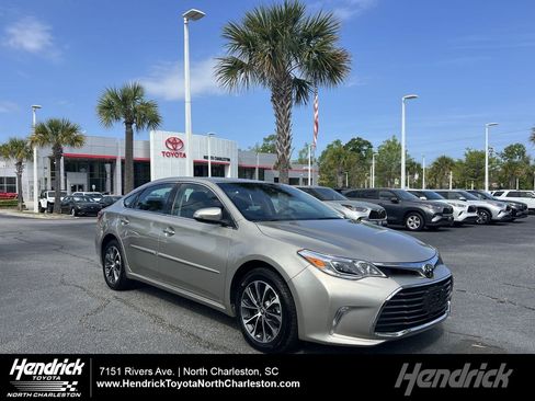 Used 2017 Toyota Avalon XLE Premium w/ Protection Package FWD image 1