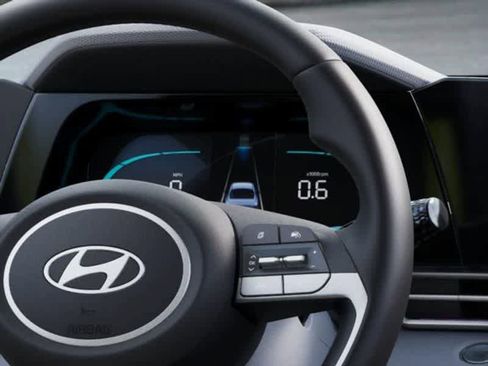 New 2025 Hyundai Elantra Sport image 12