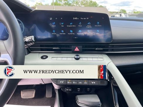 Used 2025 Hyundai Elantra Limited FWD image 17