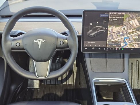 Used 2021 Tesla Model Y Long Range AWD/4WD image 22