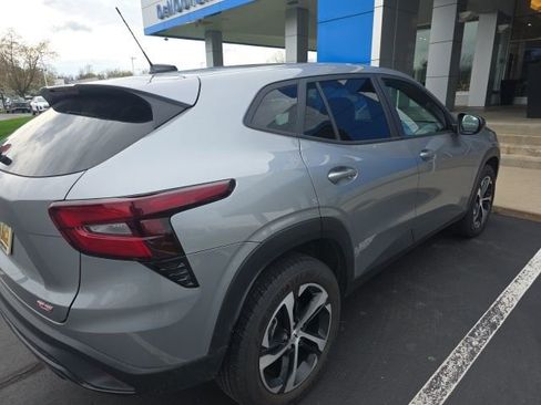 Used 2024 Chevrolet Trax RS FWD image 8