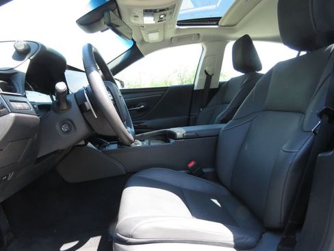Used 2024 Lexus ES 350 w/ Premium Package FWD image 11