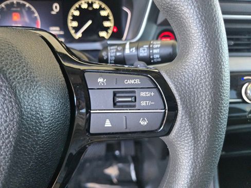 Used 2023 Honda Pilot LX image 23