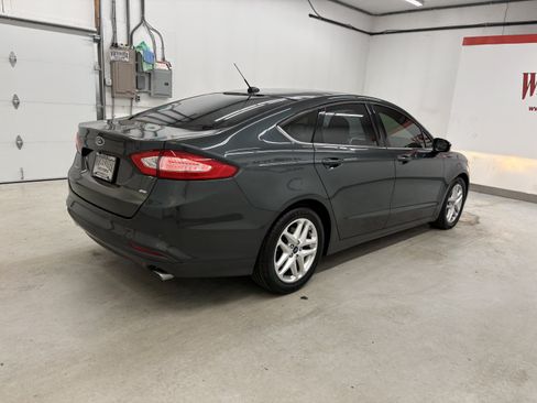 Used 2016 Ford Fusion SE FWD image 4