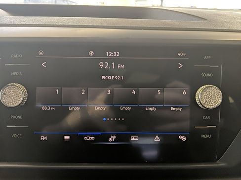 Used 2022 Volkswagen Taos SE w/ Panoramic Sunroof Package image 17