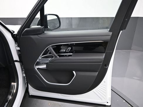 New 2025 Land Rover Range Rover SE AWD/4WD image 4