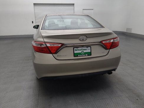 Used 2016 Toyota Camry SE image 6