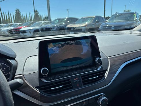 Used 2025 Nissan Altima 2.5 SV FWD image 23