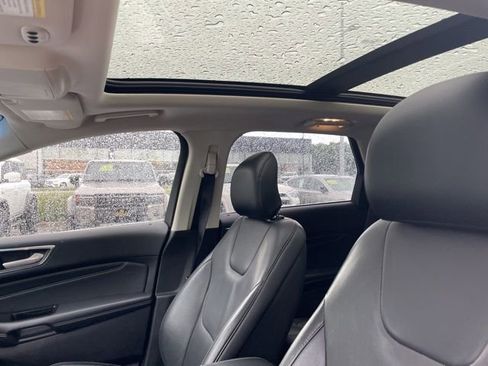 Used 2017 Ford Edge Titanium w/ Equipment Group 302A AWD/4WD image 8