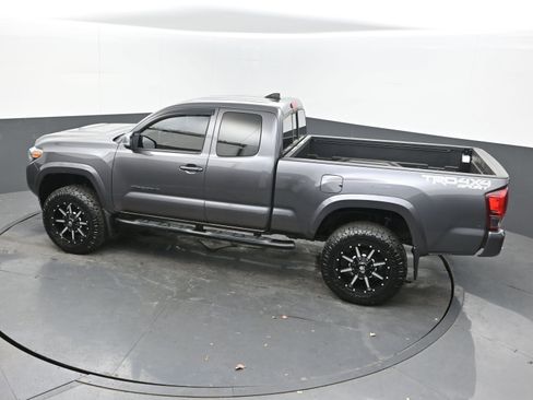 Used 2019 Toyota Tacoma TRD Sport w/ Technology Package image 30