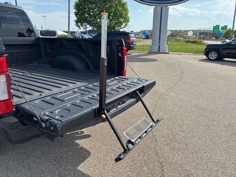 Used 2022 Ford F250 Lariat w/ Black Appearance Pkg AWD/4WD image 12