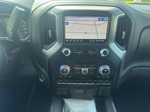 Used 2020 GMC Sierra 1500 Denali w/ Denali Ultimate Package AWD/4WD image 12