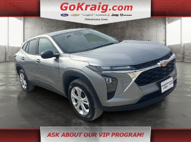 Used 2026 Chevrolet Trax LS FWD image 3
