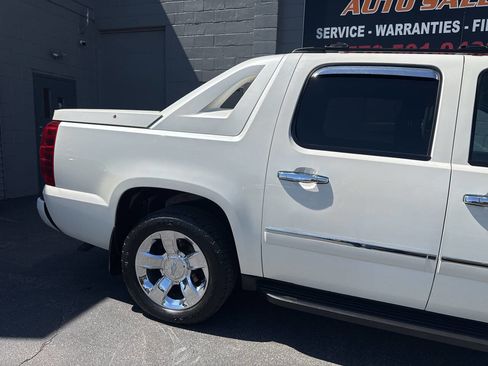 Used 2012 Chevrolet Avalanche LTZ AWD/4WD image 10