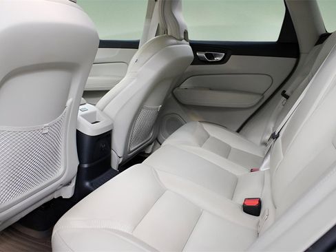 Certified 2023 Volvo XC60 T8 Ultimate image 19