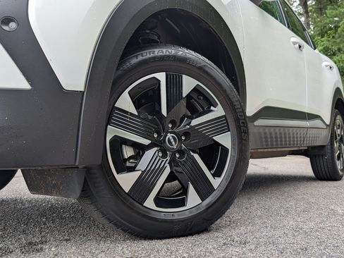 Used 2025 Nissan Kicks SR FWD image 32