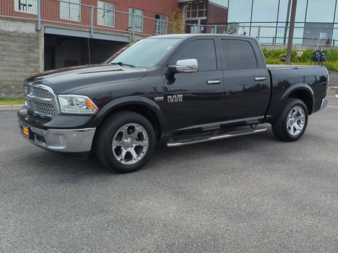 Used 2018 RAM 1500 Laramie w/ Convenience Group AWD/4WD image 3