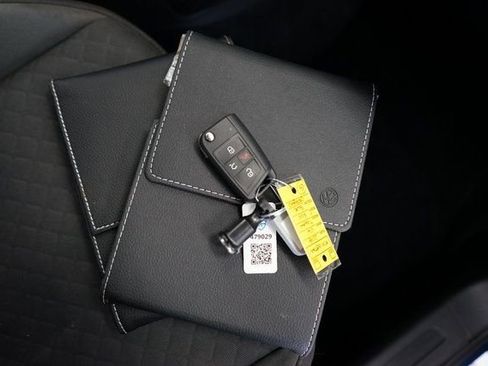 Used 2018 Volkswagen Tiguan S image 47