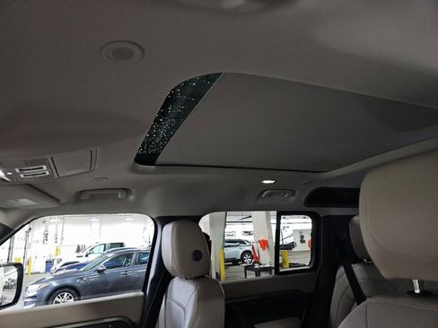 Used 2022 Land Rover Defender 110 SE image 8