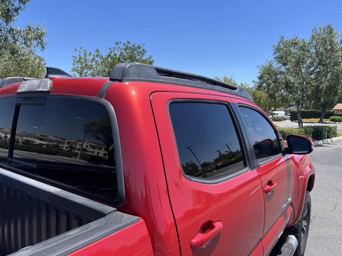 Used 2017 Toyota Tacoma TRD Sport AWD/4WD image 3
