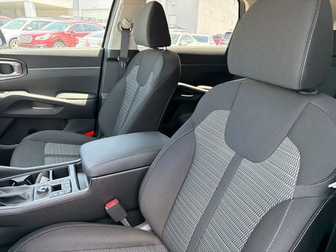 New 2026 Kia Sorento LX FWD image 17