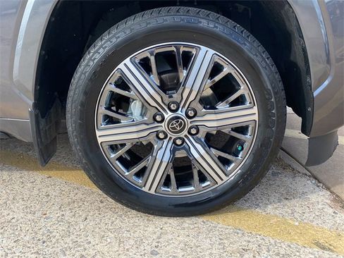 Used 2024 Toyota Sequoia Capstone image 9