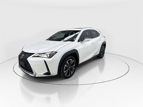 Used 2019 Lexus UX 200 w/ Premium Package image 4