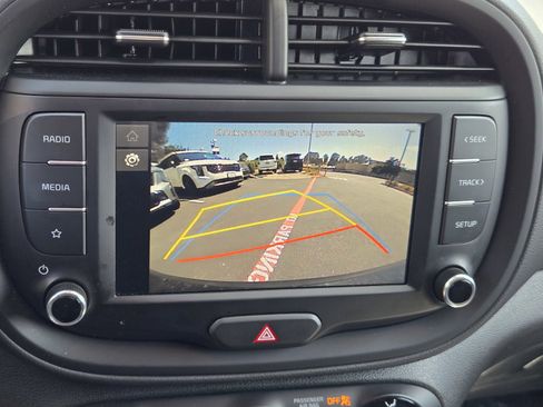 Certified 2025 Kia Soul LX w/ LX Technology Package FWD image 17