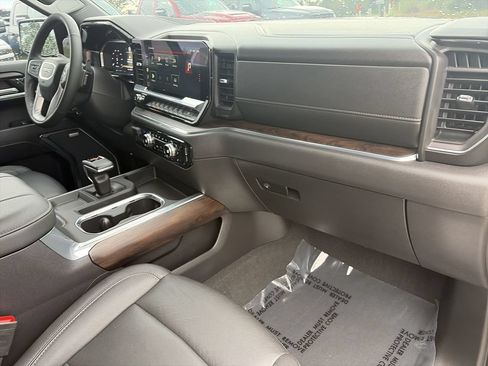 Used 2024 GMC Sierra 1500 SLT w/ SLT Premium Plus Package AWD/4WD image 33