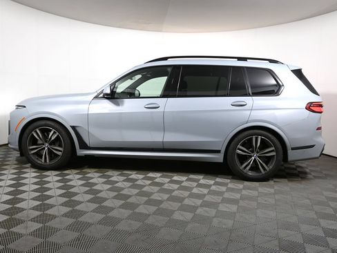 Used 2024 BMW X7 xDrive40i w/ M Sport Package AWD/4WD image 2