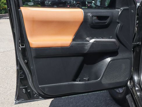 Used 2019 Toyota Tacoma SR5 RWD image 17