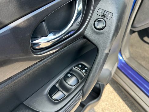 Used 2020 Nissan Rogue SV AWD/4WD image 18