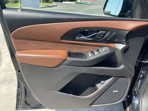 Used 2019 Chevrolet Traverse High Country w/ LPO, Cargo Package AWD/4WD image 23
