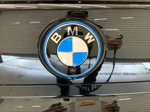 Certified 2024 BMW 750e xDrive w/ Executive Package image 26