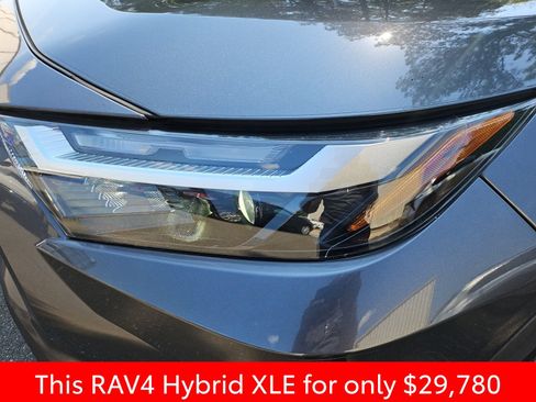 Used 2022 Toyota RAV4 XLE AWD/4WD image 13