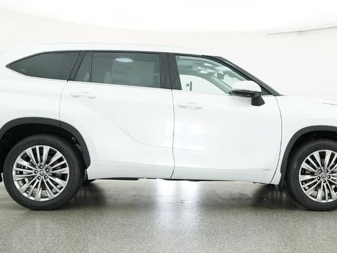 New 2026 Toyota Highlander Platinum AWD/4WD image 27