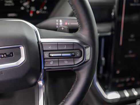 Used 2025 GMC Yukon Denali image 13