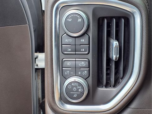 Used 2019 GMC Sierra 1500 SLT w/ SLT Premium Package AWD/4WD image 17