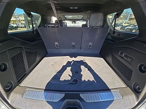 Used 2023 Chevrolet Suburban Z71 w/ Luxury Package image 23