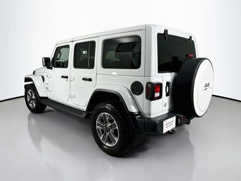 Used 2022 Jeep Wrangler Unlimited Sahara w/ Cold Weather Group AWD/4WD image 3