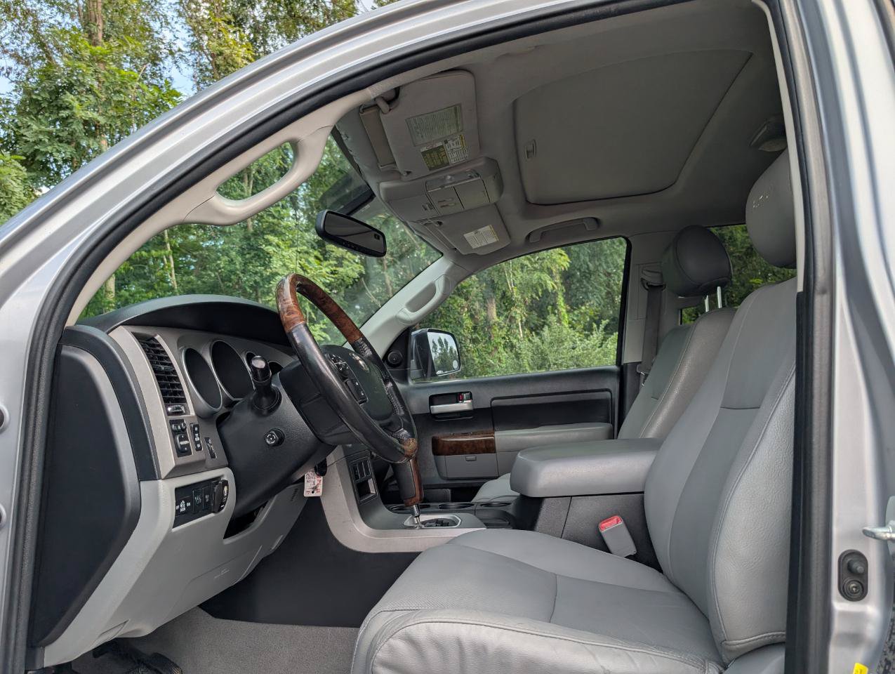 Used 2011 Toyota Tundra Limited w/ Platinum Pkg AWD/4WD image 13