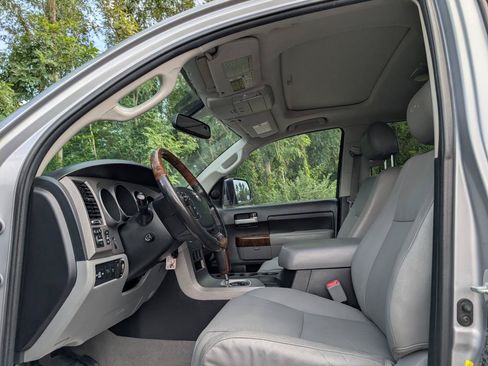 Used 2011 Toyota Tundra Limited w/ Platinum Pkg AWD/4WD image 13