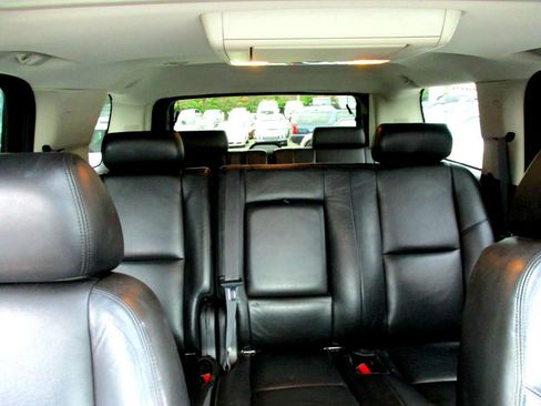 Used 2010 Cadillac Escalade 4WD Hybrid image 13