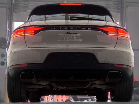 Used 2020 Porsche Macan AWD/4WD image 3